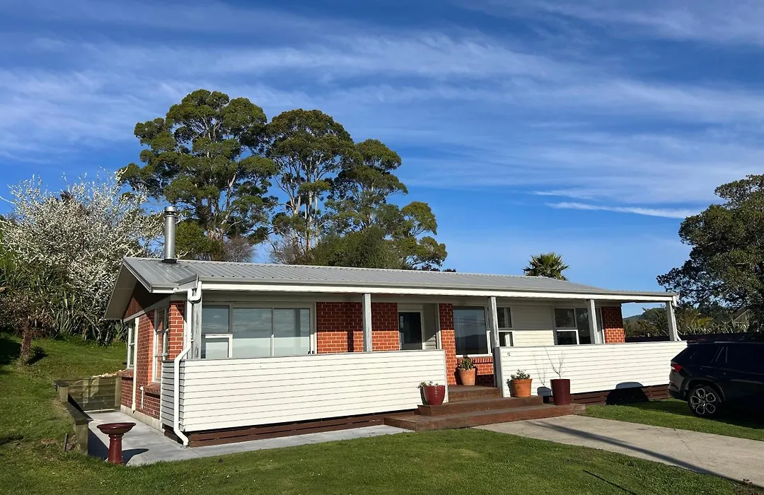Rotorua Lakes Cottage
