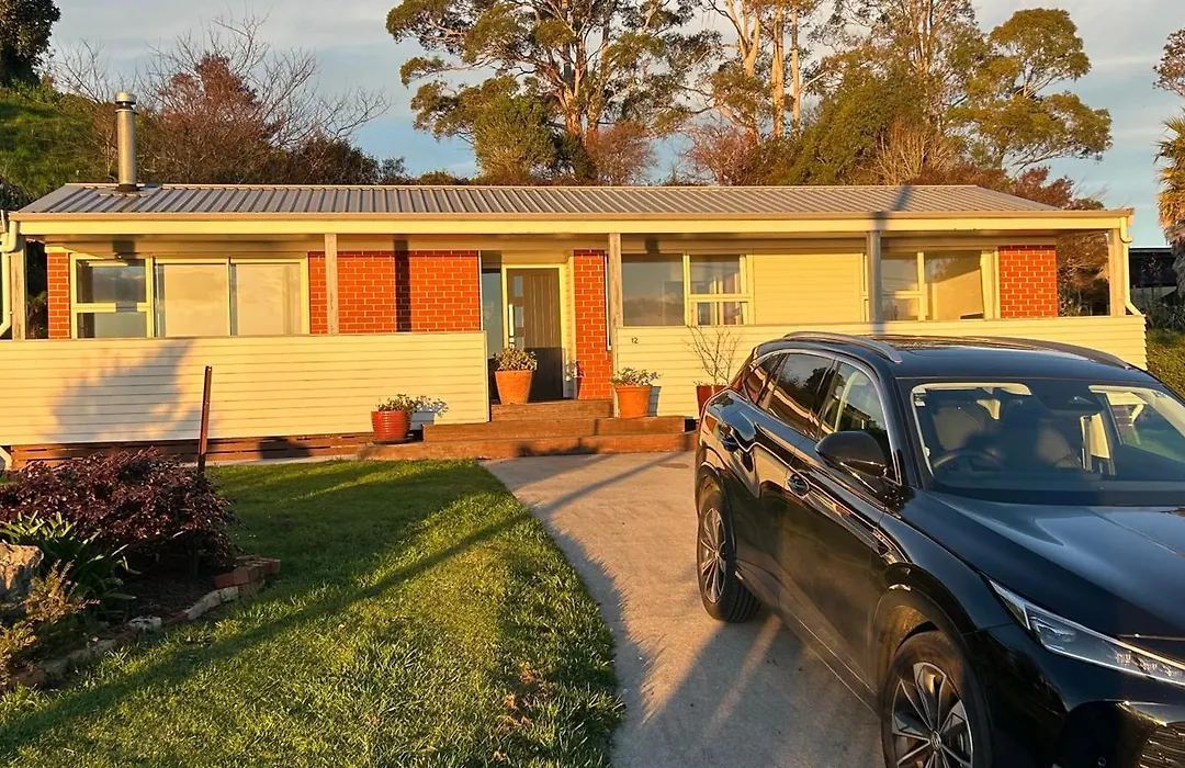 Rotorua Lakes Cottage