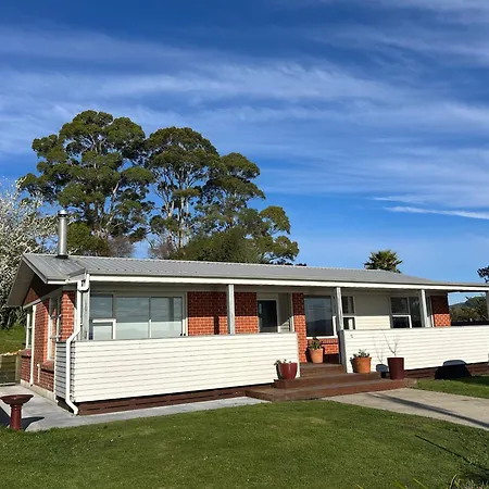 Rotorua Lakes Cottage